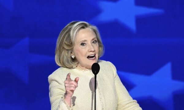 Fundação Clinton lança instituto para políticas públicas nos EUA
