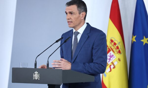 Premiê espanhol atribui crise migratória a “máfias de tráfico humano”