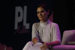 Michelle diz que ainda conversa com Bolsonaro sobre sua candidatura ao Senado
