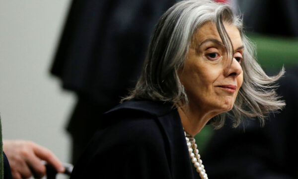‘Apenas mais um resmungo’, diz Cármen Lúcia sobre novos questionamento