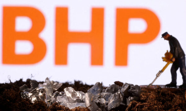 BHP registra produção recorde de minério de ferro e preços mais altos