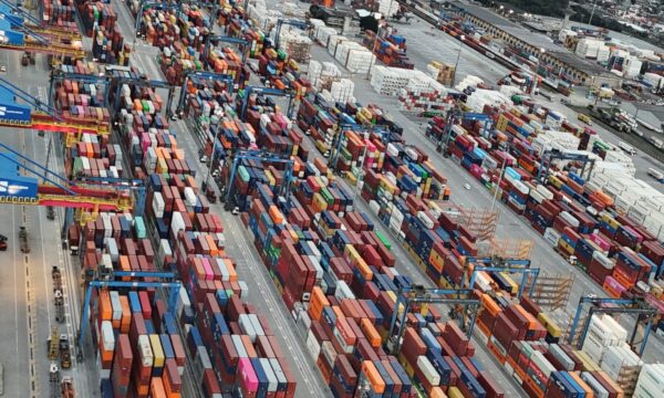 Governo prevê impacto reduzido de possíveis novas taxas do EUA sobre o Brasil; exportações já mostraram 'resiliência'