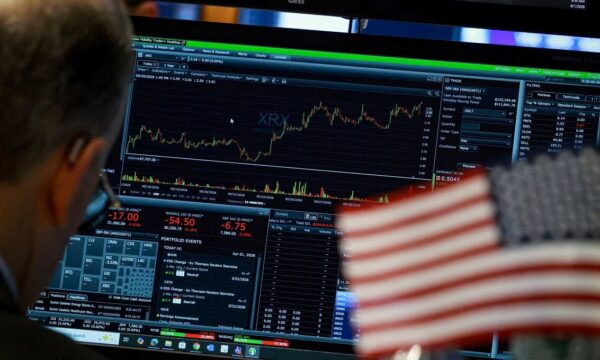 Wall Street avança e tenta recuperar perdas no dia seguinte ao Fed; Mi