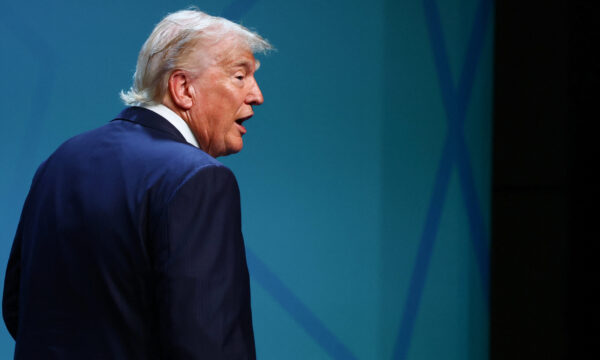 Trump prepara novas tarifas para substituir alíquotas temporárias de 10% nos EUA