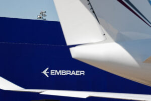 Embraer (EMBJ3) eleva carteira de pedidos em 16% no 2T26