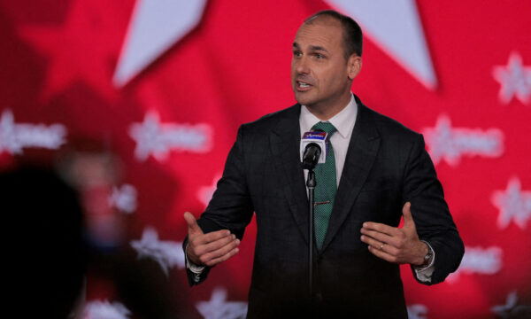 Eduardo Bolsonaro obtém o green card nos EUA