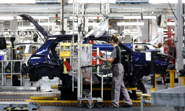 Atividade empresarial da zona do euro volta a crescer em julho pela pr