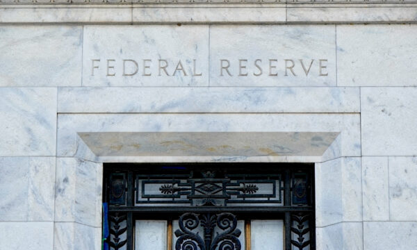 Fed enfrenta dilema: vai aumentar juros agora ou esperar sinais mais c
