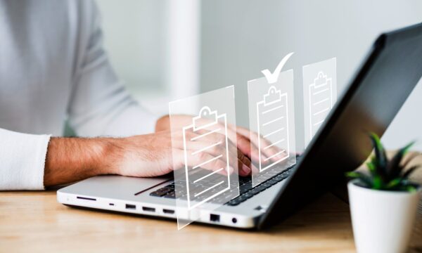 Gestão inteligente — o papel da IA na organização de documentos corporativos