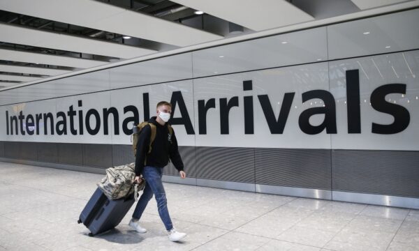 O turista quer a chance de ser outra pessoa. Mesmo que por alguns dias