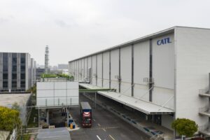 China: fabricantes de carros elétricos sofrem com mercado ruim, mas fornecedores registram lucros recorde