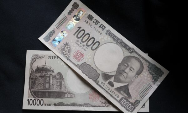 Iene cai ao menor nível em quase 40 anos com tensão no Oriente Médio
