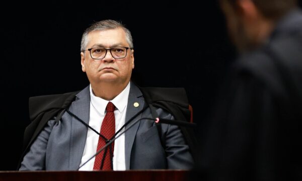 Após declarações de Valdemar, Dino intima presidentes de 21 partidos a esclarecer uso de emendas