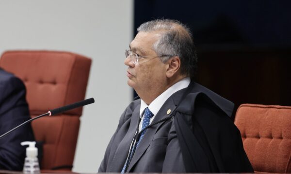 Dino dá prazo de 10 dias para rastrear autores de emendas parlamentare