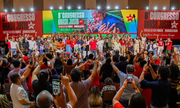 PT pede investigação sobre apoio de Milei a Flávio Bolsonaro