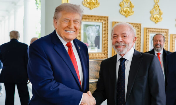 Próteses do SUS são melhores que “dentadura do Trump”, diz Lula