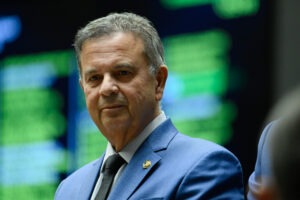 Plano de governo de Flávio está pronto e será publicado quando campanh
