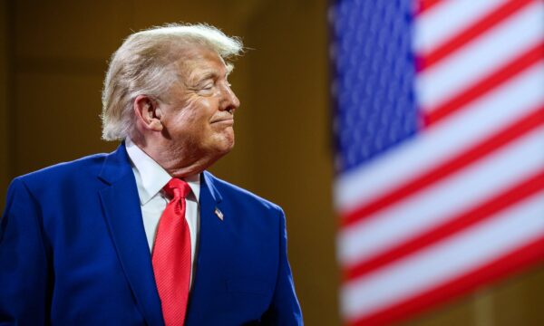 Trump 2028? Presidente ‘brinca’ sobre ‘4º mandato’ em jantar remarcado