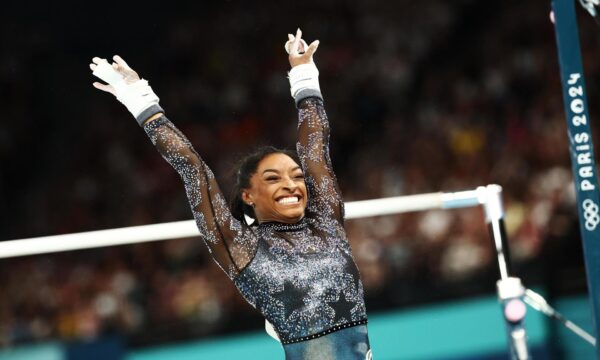 Simone Biles passa por procedimento cirúrgico e tranquiliza fãs nas redes sociais