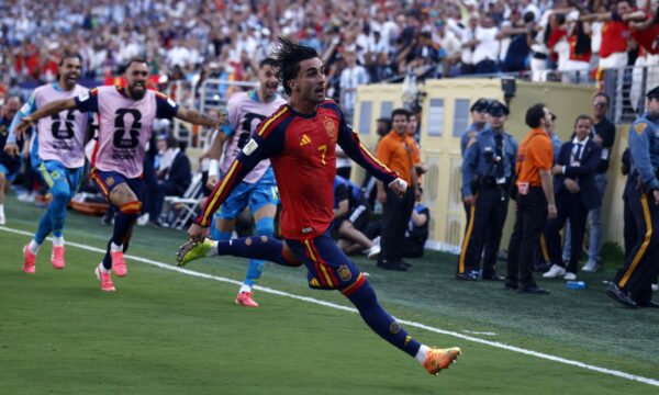 Quem é Ferran Torres, que fez o gol do título da Espanha e já namorou