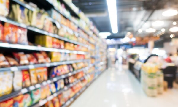 Brasileiro gasta 42% mais em supermercado para conseguir ‘selinho”