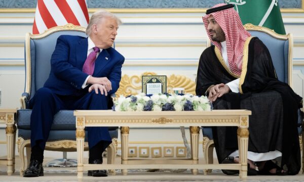 Trump acerta pacto nuclear com a Arábia Saudita