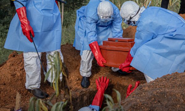 Surto de ebola no Congo cresce e já é o 3º maior, diz OMS