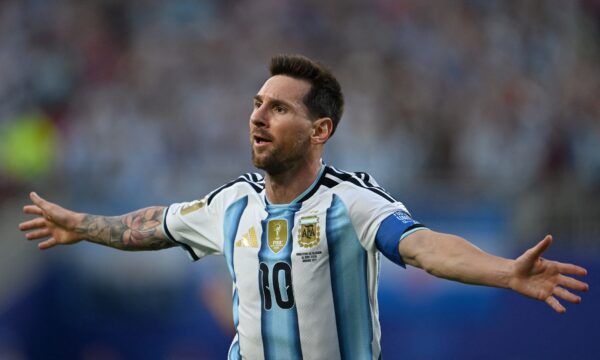 Messi e Mbappé estão com o mesmo número de gols na Copa, mas argentino