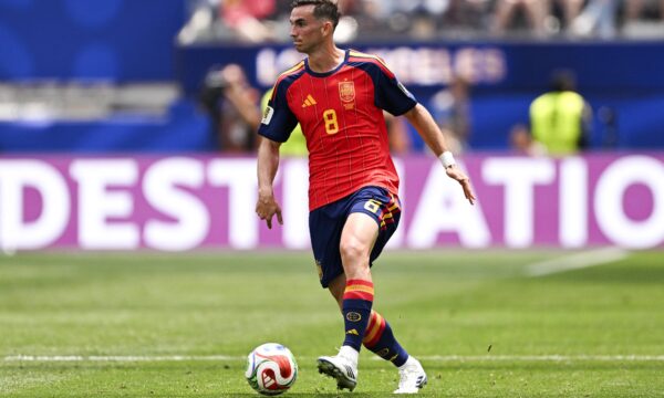 Invicto há 49 jogos pela Espanha, Fabián Ruiz iguala marca de Garrincha no Brasil