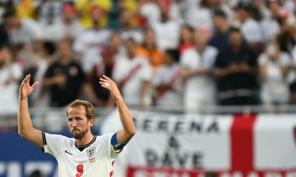 Inglaterra x Argentina: ‘Wonderwall’ e ‘La Cuarta Estrella’ também duelam nas arquibancadas