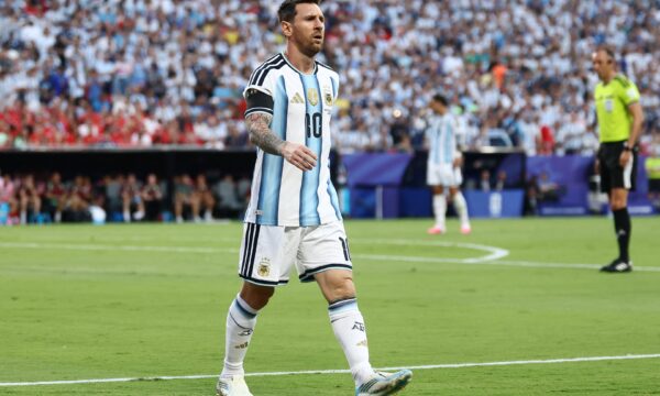 Ex-jogador da seleção inglesa provoca Messi antes da semifinal da Copa