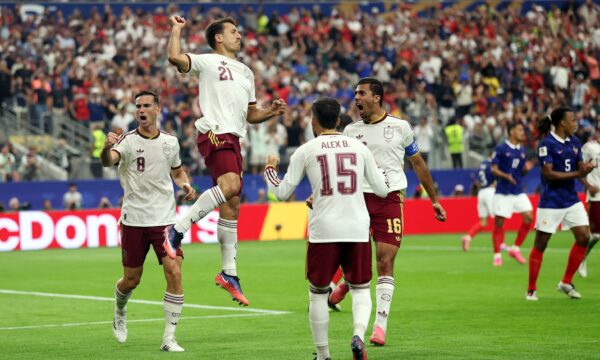 Espanha domina, vence França e está na final da Copa do Mundo
