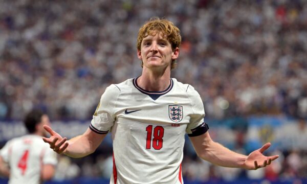 Reforço astronômico do Barcelona anota primeiro gol da Inglaterra cont
