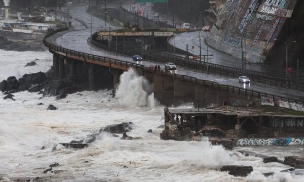 Temporal no Chile deixa cinco mortos e cerca de 100 mil pessoas isoladas