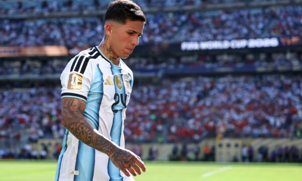 Argentina é a seleção com mais jogadores expulsos em finais da Copa; v