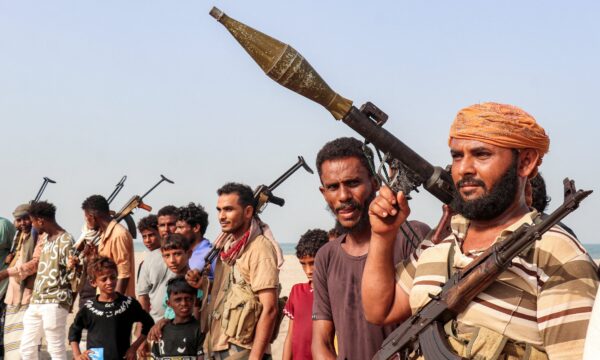 Houthis e Arábia Saudita trocam ataques no Mar Vermelho