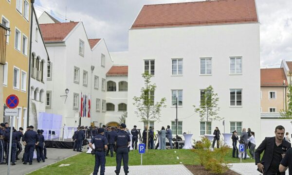 Áustria inaugura delegacia na casa de Adolf Hitler para afastar neonaz