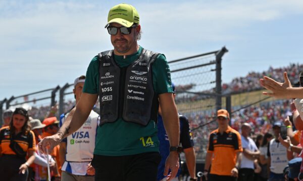 Fernando Alonso chega 45 anos e amplia marca histórica da Fórmula 1