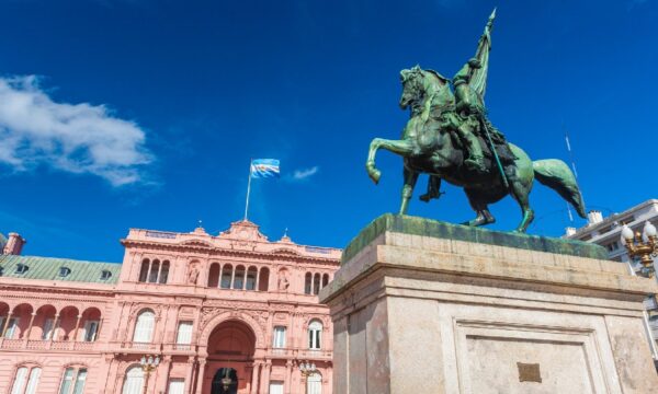 FMI descarta novo empréstimo à Argentina e elogia reformas de Milei