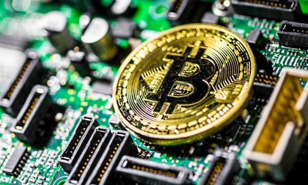 Mineradora vende 100 bitcoins para financiar centro de dados de IA nos EUA