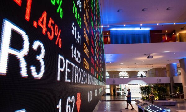 Ibovespa abre com quase três horas de atraso; Vale cai após balanço