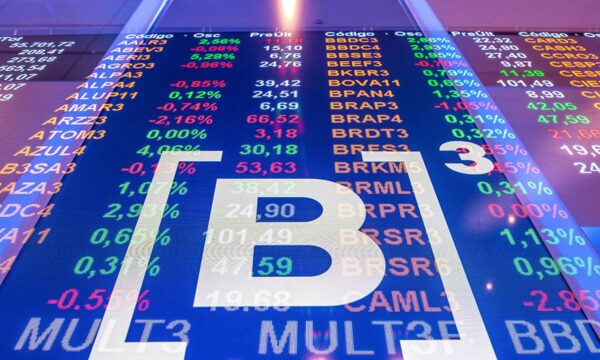 Petrobras segura Ibovespa na estabilidade, mas índice cai 2,33% na sem