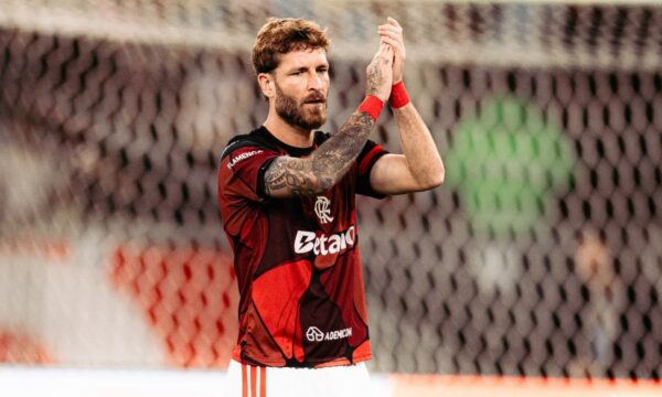 Flamengo recebe proposta de time europeu por Léo Pereira, diz jornalis