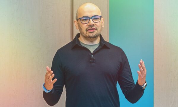 Google DeepMind desfaz equipe premiada com Nobel para reforçar aposta