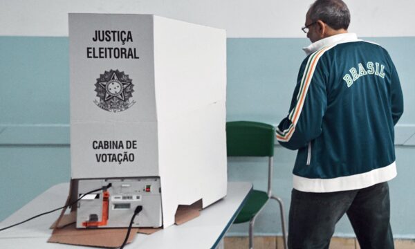Eleição do cansaço: eleitor mantém Lula e Flávio no centro da disputa,