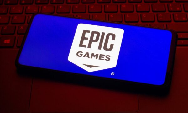A loja da Epic, dona do Fortnite, chega ao iPhone no Brasil — mas a Apple não facilitou
