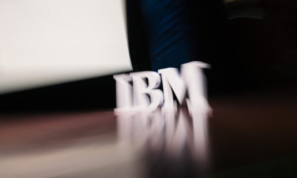 Ação da IBM cai 25% e caminha para pior dia da história na bolsa: o que aconteceu?