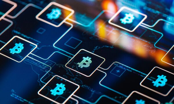 40 bancos dos EUA testarão ações cripto e fundos em blockchain, diz jornal