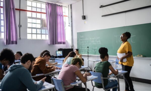 Senado aprova PL que insere educação financeira no ensino fundamental