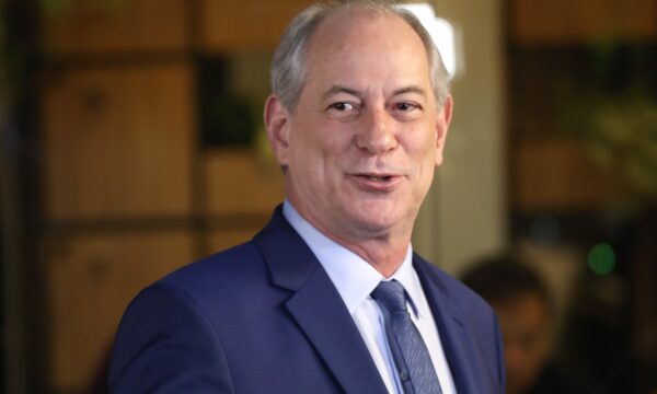 PSDB oficializa candidatura de Ciro Gomes ao governo do Ceará após 32